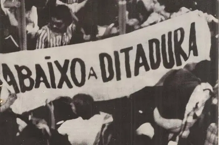 Abaixo a Ditadura